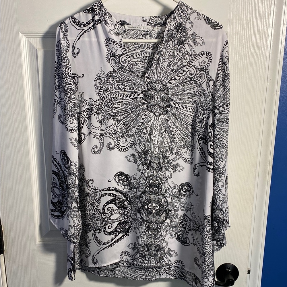 Violet & Claire Black and White Graphic Blouse with Mandarin Collar Large
